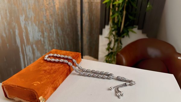 كيفية العناية بمسبحة الصلاة الفضية؟